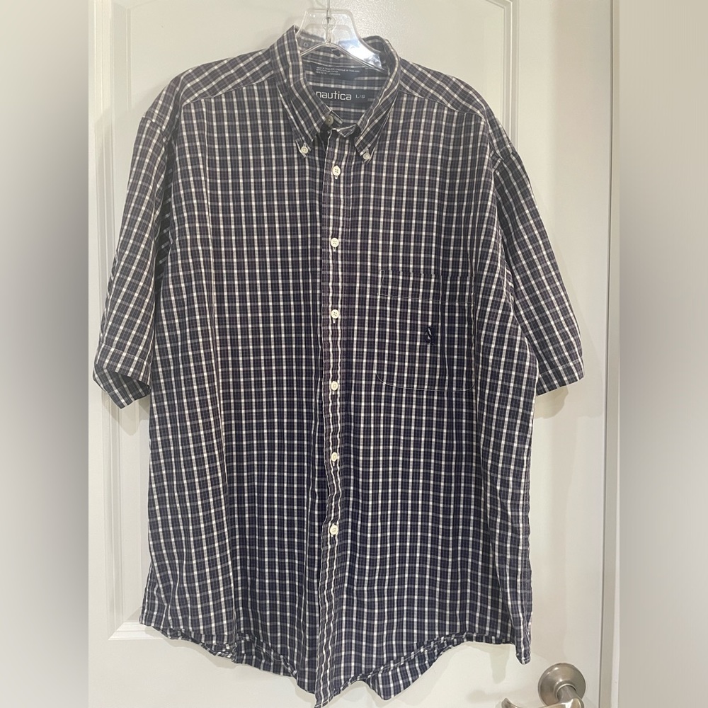 Men’s Nautica size large, blue plaid button down short sleeve collar shirt